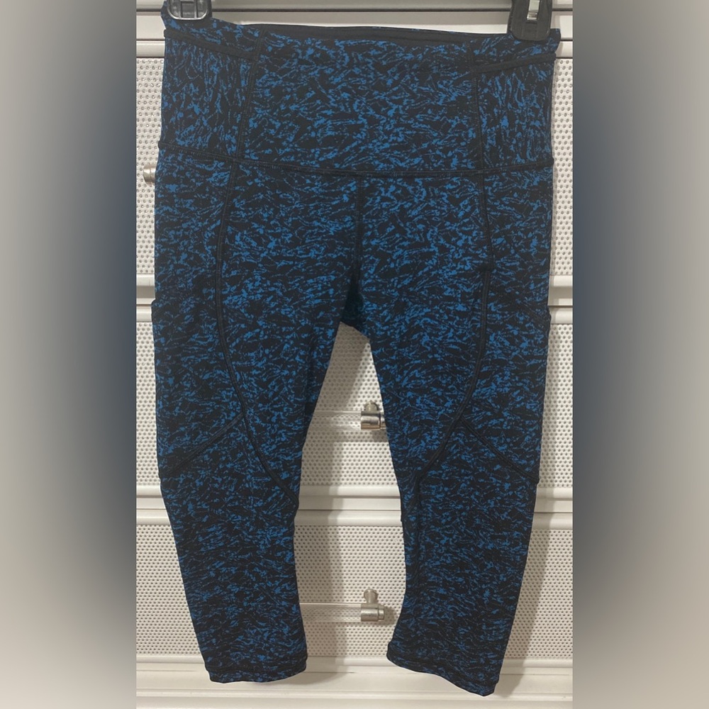 Lululemon Outrun High-Rise Crop - Picture 3 of 10